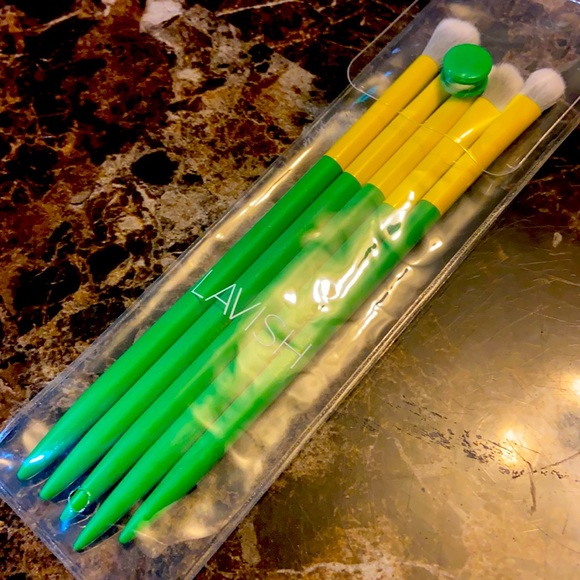 🔴3x$20 Lavish brushes set